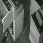 Kasus Pencurian Handphone Di Counter Terekam CCTV