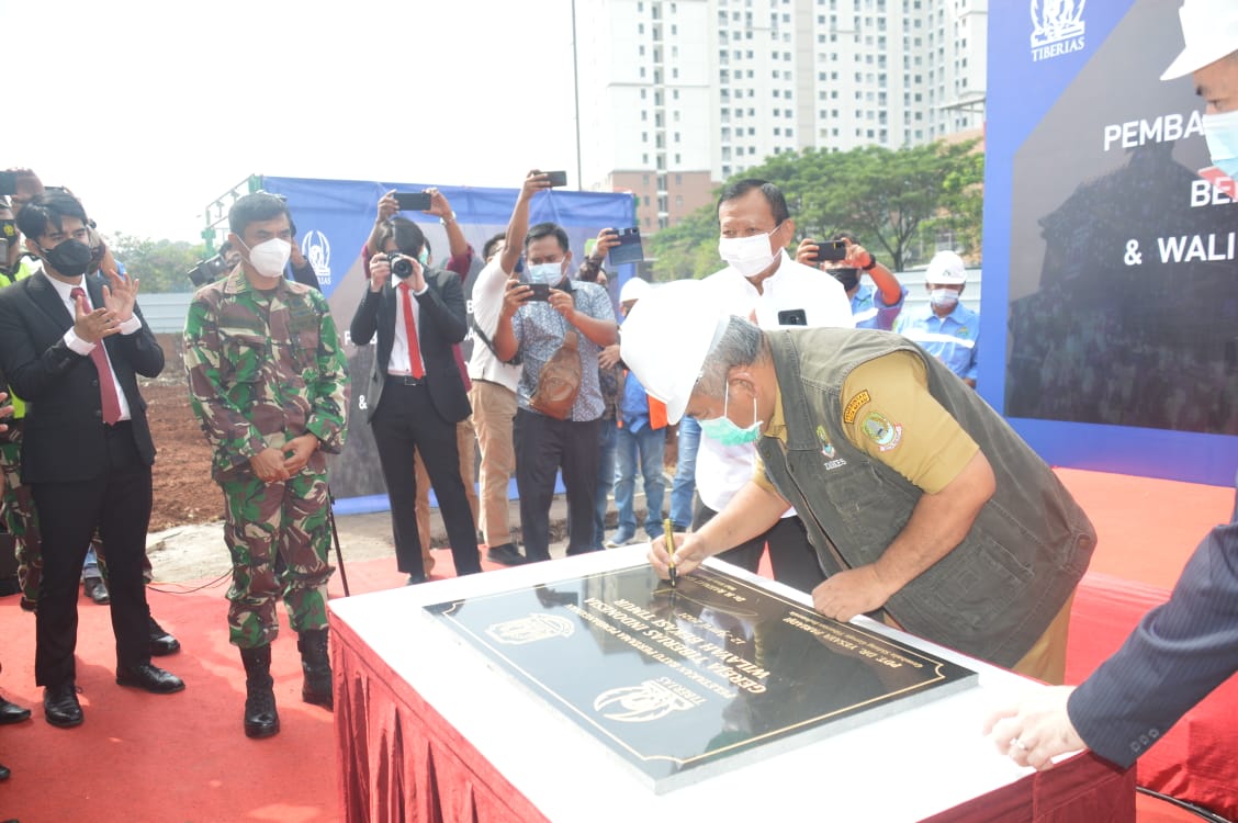 Wali Kota Bekasi Hadiri Peletakan Batu Pertama Gereja Transrakyat