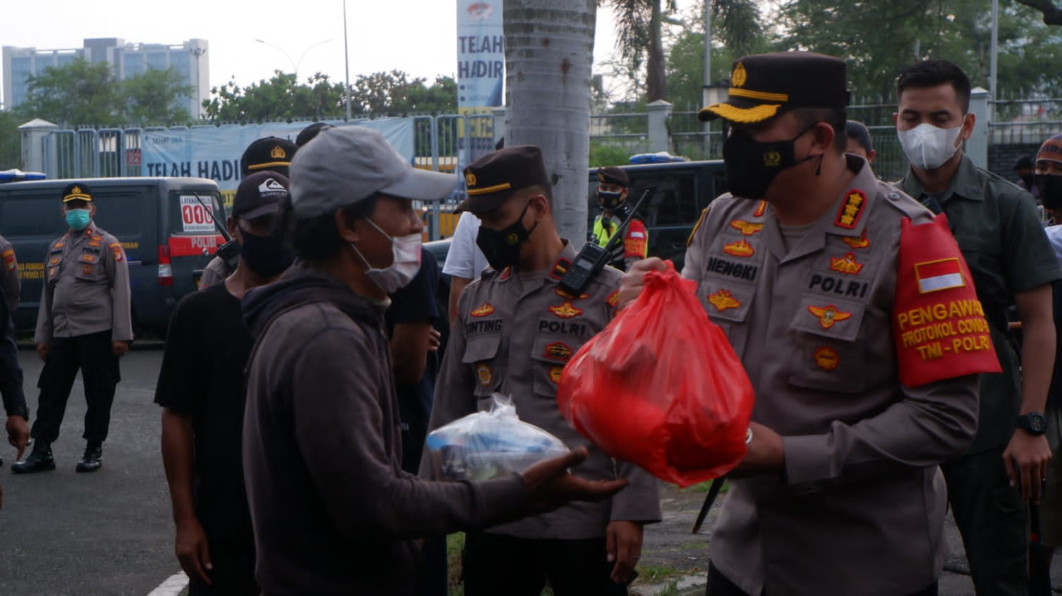 Ramadhan Berkah Polres Metro Bagikan Paket Sembako