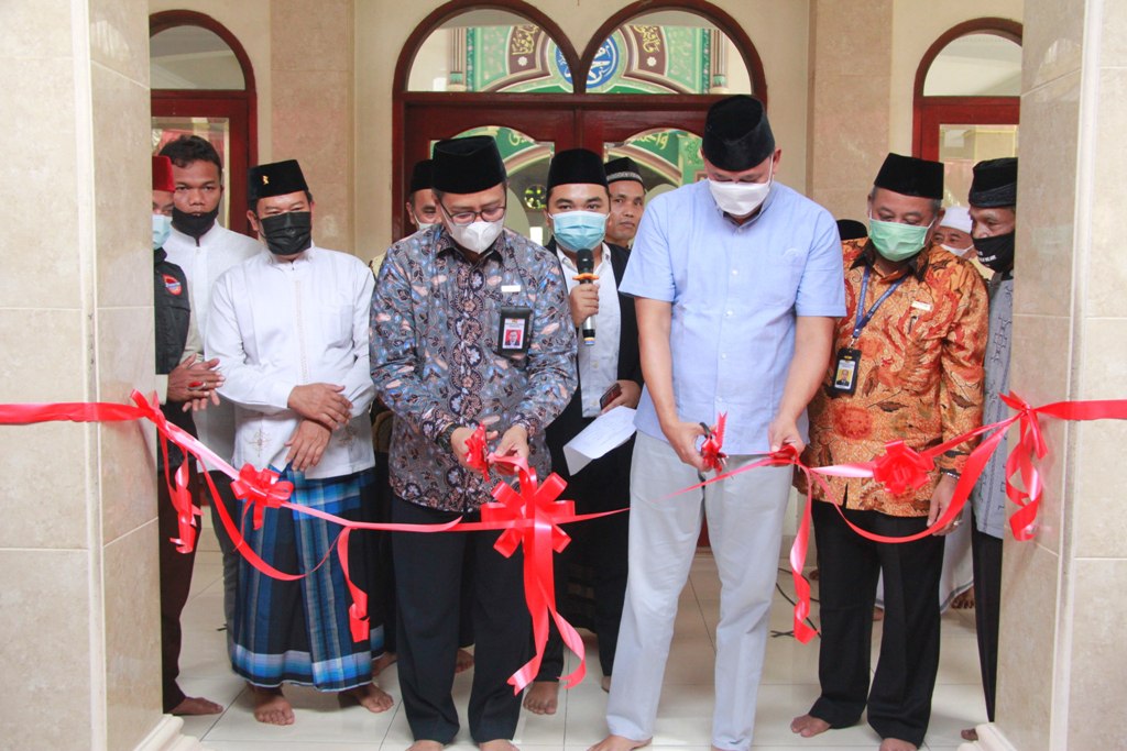 Wakil Wali Kota Bekasi Bersama Sekjen Kementrian PU Resmikan Sebuah Masjid