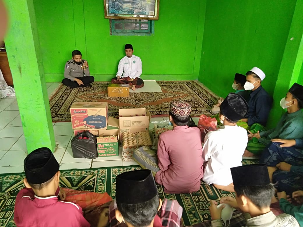 Sat Lantas Bogor Bagikan Paket Sembako Di Pondok Pesantren Al-Qur'an