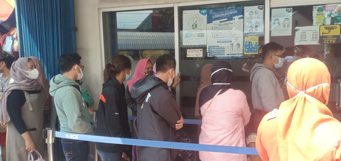 Nasabah Di Bank Swasta Kabupaten Lebak Tidak Mengindahkan Prokes