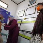 Gubernur Jawa Tengah Lakukan Pengecekan Vaksinasi Lansia
