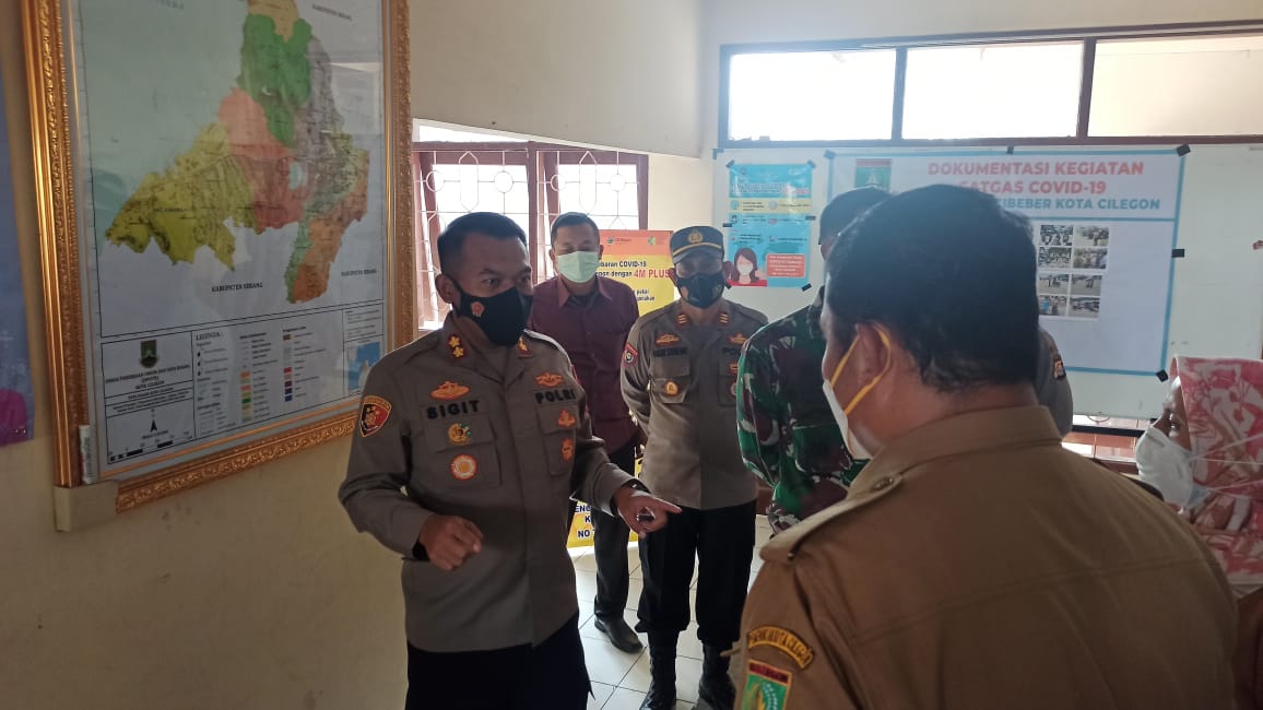 Kapolres Cilegon Polda Banten bersama Dandim 0623 Cilegon Sidak PPKM Mikro di Cibeber