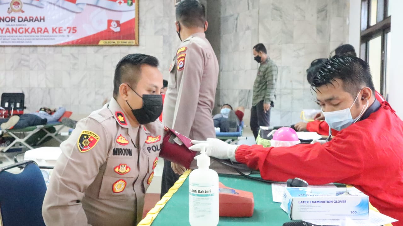 Sambut Hari Bhayangkara Ke 75 Polres Cilegon Polda Banten Laksanakan Donor Darah