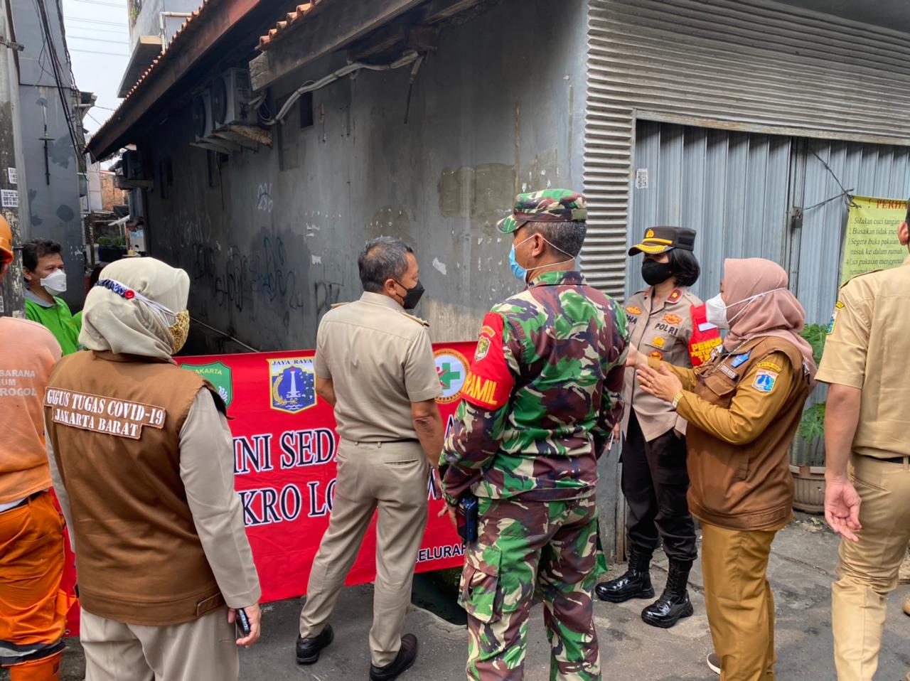 Antisipasi Penyebaran Covid-19, Polsek Tanjung Duren Bersama Tiga Pilar Lakukan Mikro Lockdown