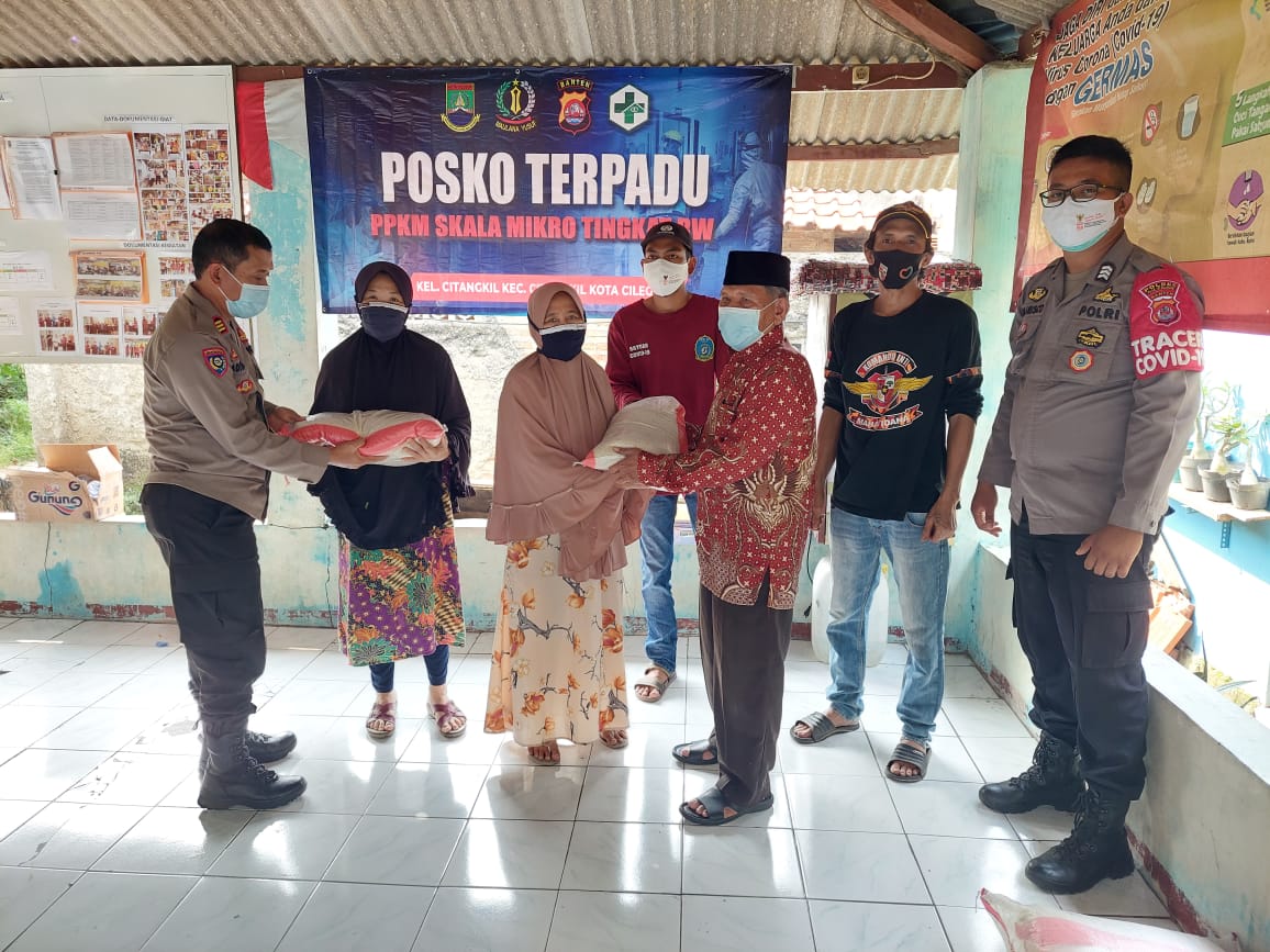 Satuan Pembinaan Masyarakat Polres Cilegon Polda Banten Berikan Bantuan Sosial 