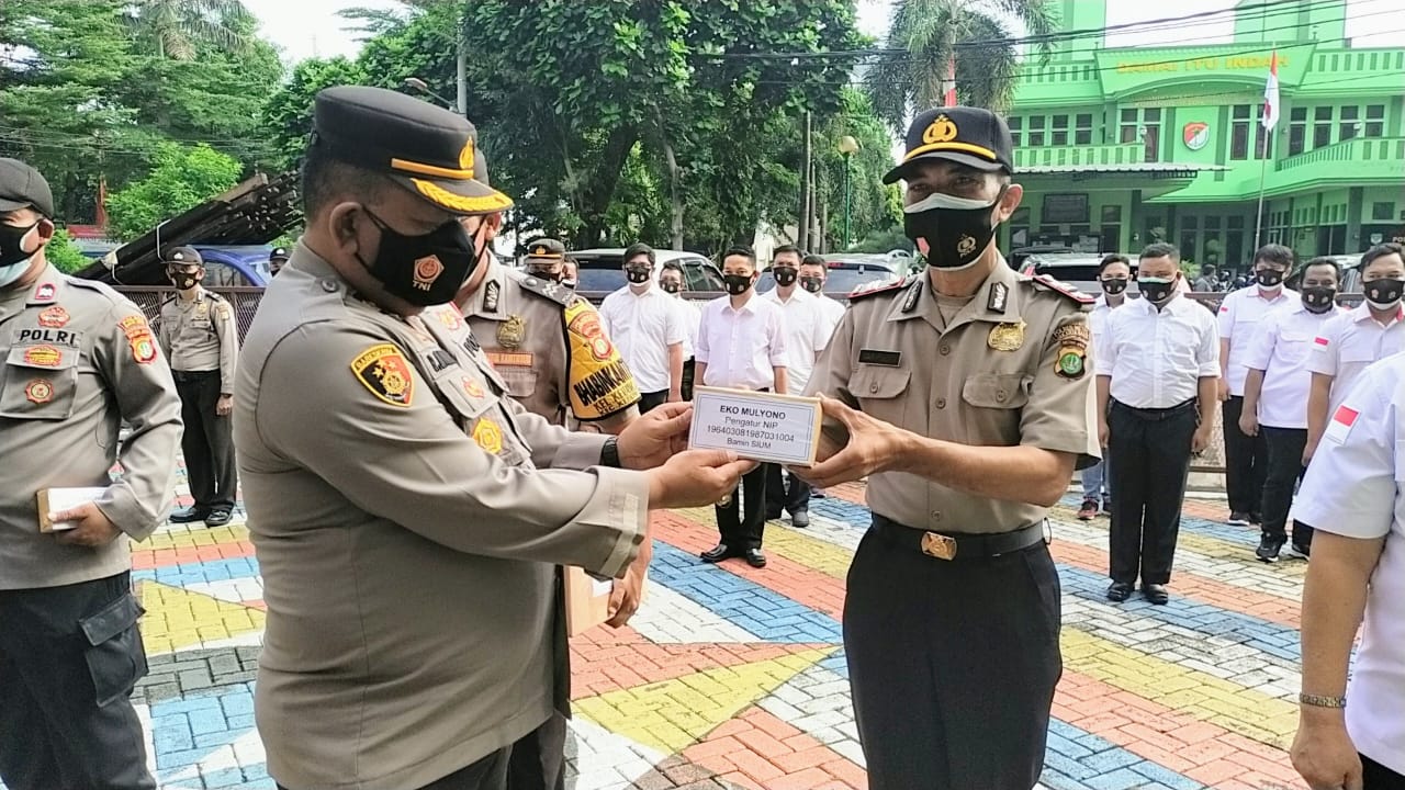 Momen Hari Bhayangkara Ke 75, Sejumlah Personel Polsek Kebon Jeruk Naik Pangkat