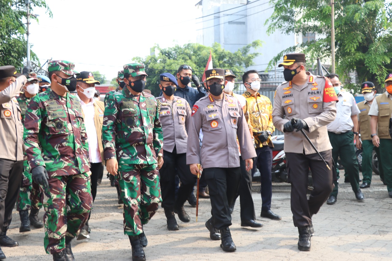 Apresiasi Gerai Vaksin Keliling Kapolri dan Panglima TNI Kunjungi Tiga Lokasi Gerai di Polres Metro Jakarta Pusat