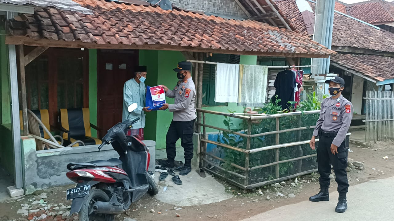 Polsek Cipanas Laksanakan Kegiatan Bakti Sosial Bantuan PPKM Darurat Covid-19