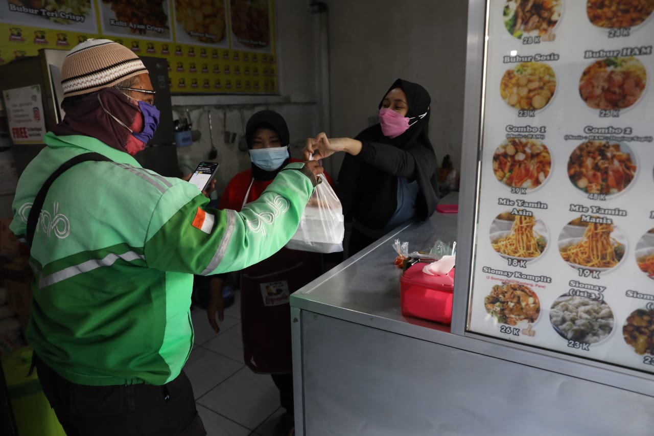 Aksi Pemilik Warung Bubur Yang Membuat Ganjar Terkesan