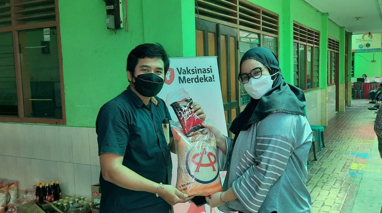 Vaksinasi Merdeka, Polsek Tanjung Duren Sediakan Sembako Gratis Dorong Masyarakat Mau Divaksinasi