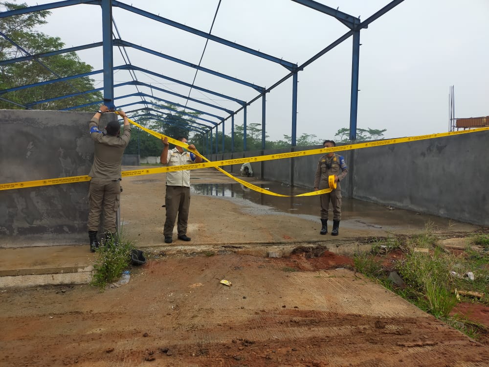 Labrak Aturan, Tiga Kali Disegel, PT. Indo Pasific Agung di Citeras Kini Dipasang Garis Pol PP Line