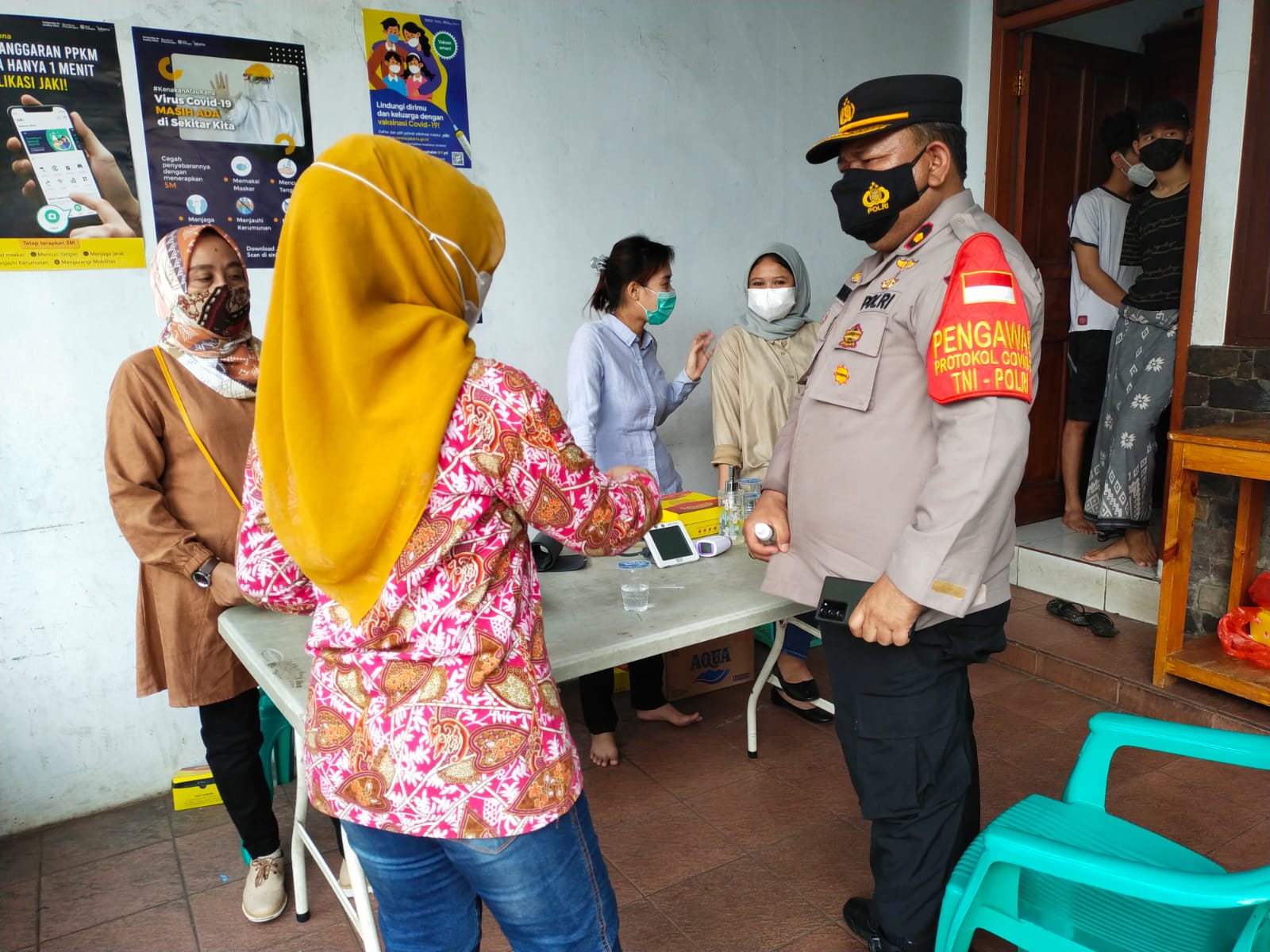 Inovatif, Ajak Warga Vaksinasi Polsek Kebon Jeruk Bersama Warga Woro Woro Dengan Pengeras Suara Mesjid