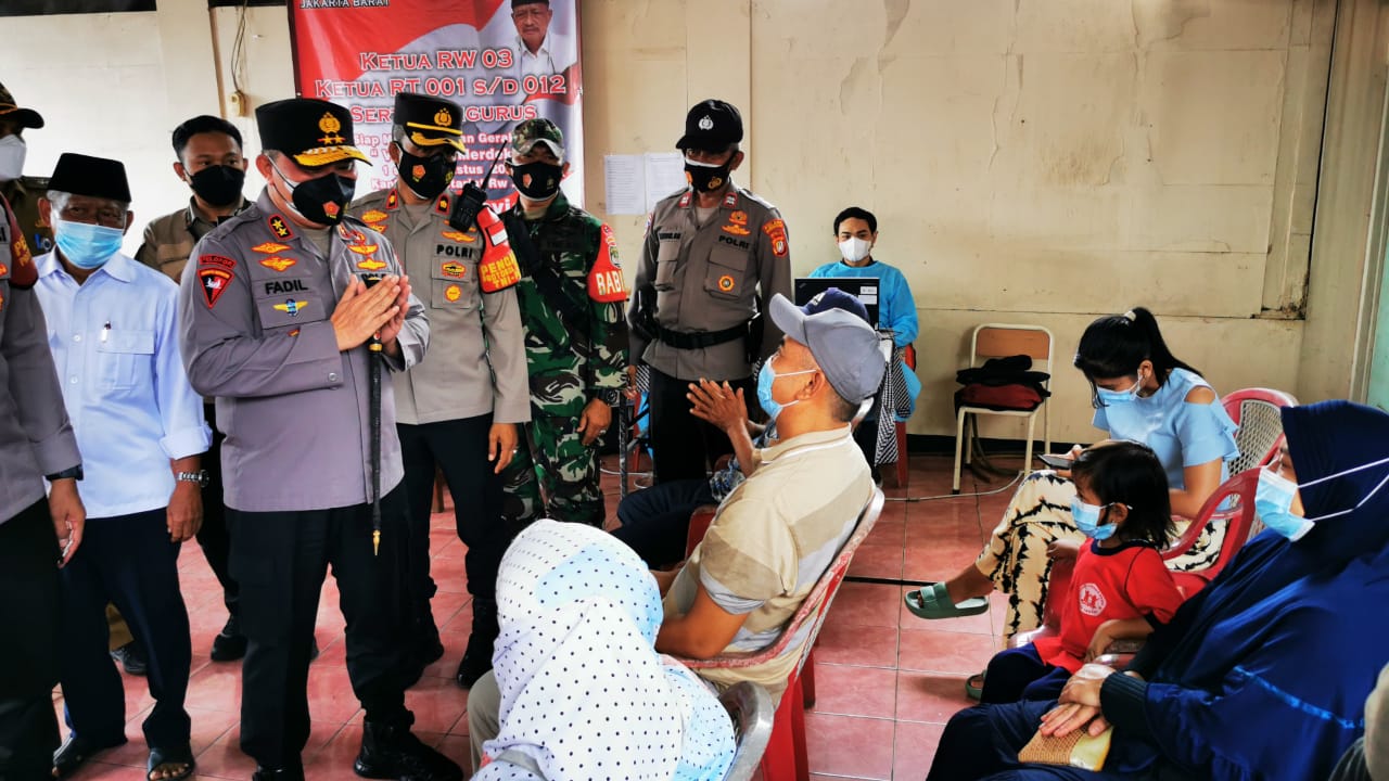 Kapolda Metro Jaya Tinjau Gerai Vaksinasi Di RW 03 Joglo, Kapolres Metro Jakarta Barat; 150.000 Warga Jakarta Barat Telah Tervaksinasi