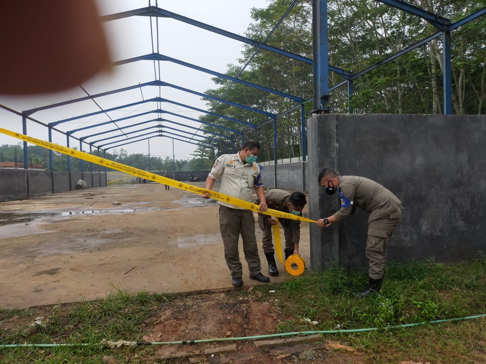 Satpol PP Lebak Berbohong Akan Memasang Pol PP Line Digerbang Pintu PT. Indo Pasific Agung, Ada Apa?