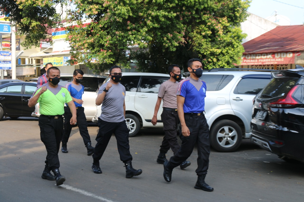 Jaga Kesehatan Dalam Tugas, Personil Polres Pandeglang Lakukan Olahraga Lari