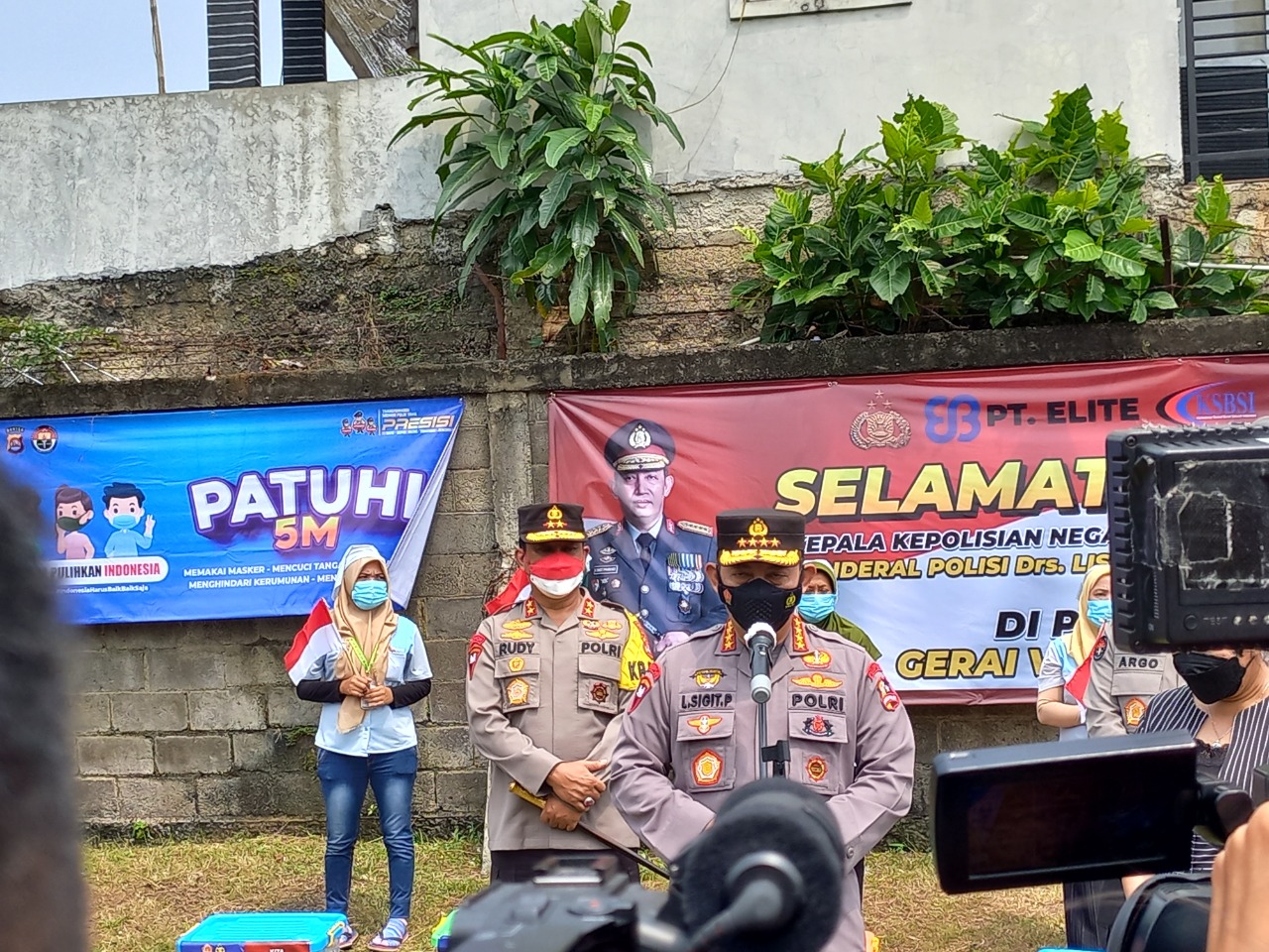 Tinjau Kegiatan Buruh di Banten, Kapolri Akan Perkuat Akselerasi Vaksinasi di Wilayah Aglomerasi