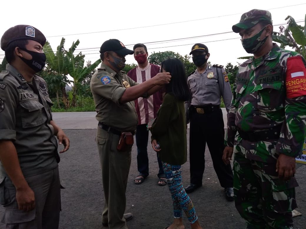 Ops PPKM Level 4 di Laksanakan Polsek Rancabungur Dalam Ranka Mencegah Penularan Covid-19