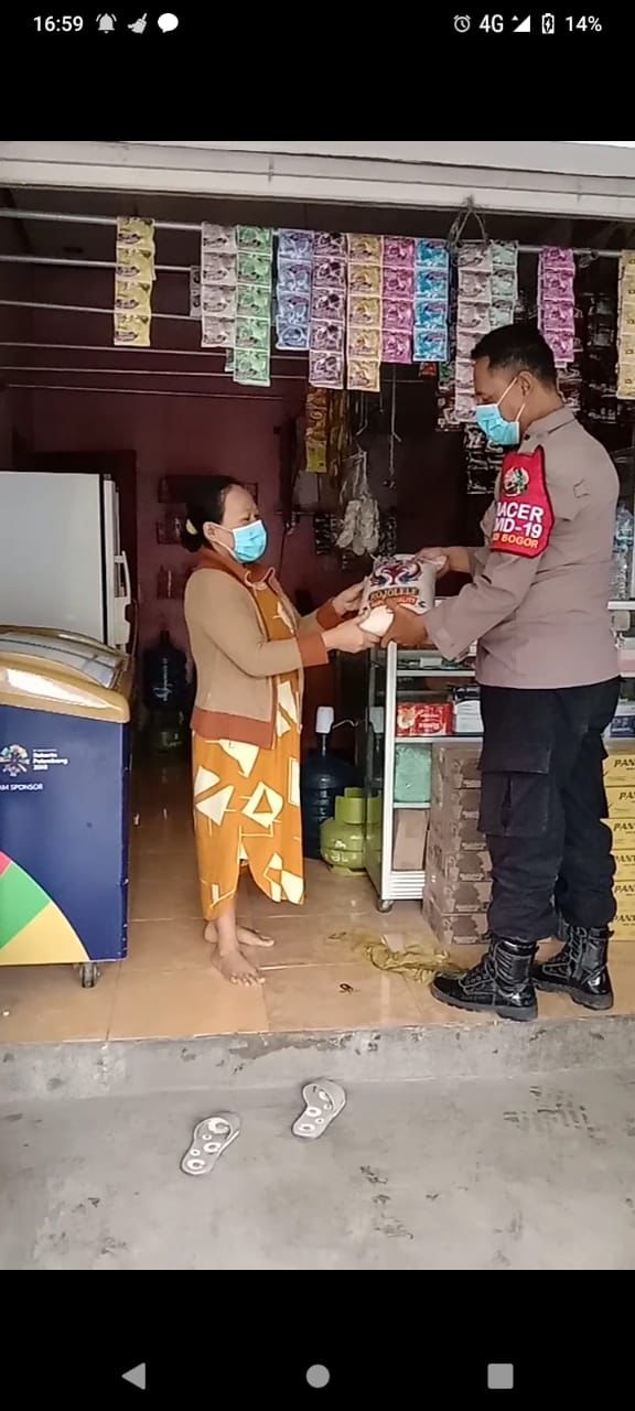 Jumat Berkah Polsek Cigudeg Berikan Bantuan Sosial