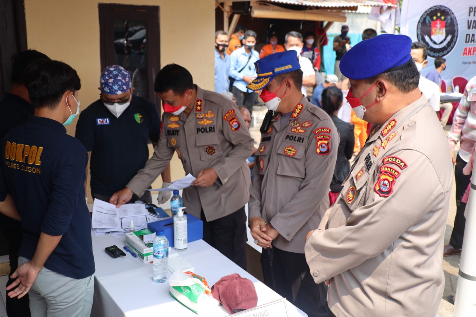 Kapolda Banten Tinjau Pelaksanaan Vaksinasi Massal dan Bakti Sosial Alumni Akpol 94