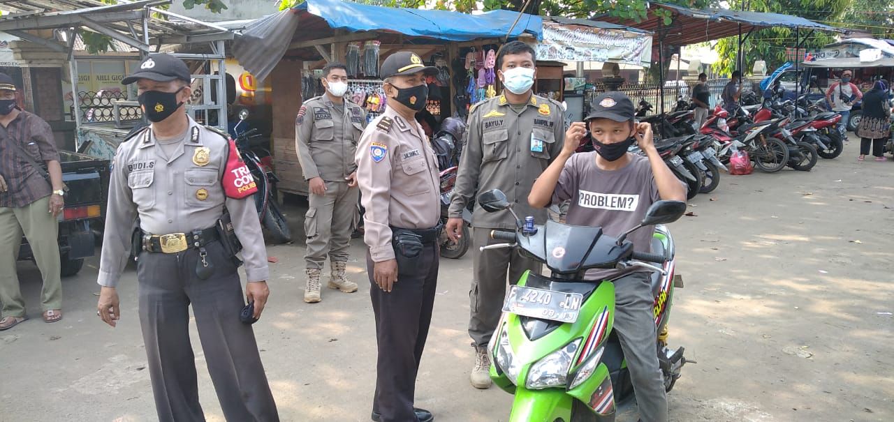 Kegiatan Ops PPKM Level 4 Gabungan di Pasar Tohaga Ciseeng