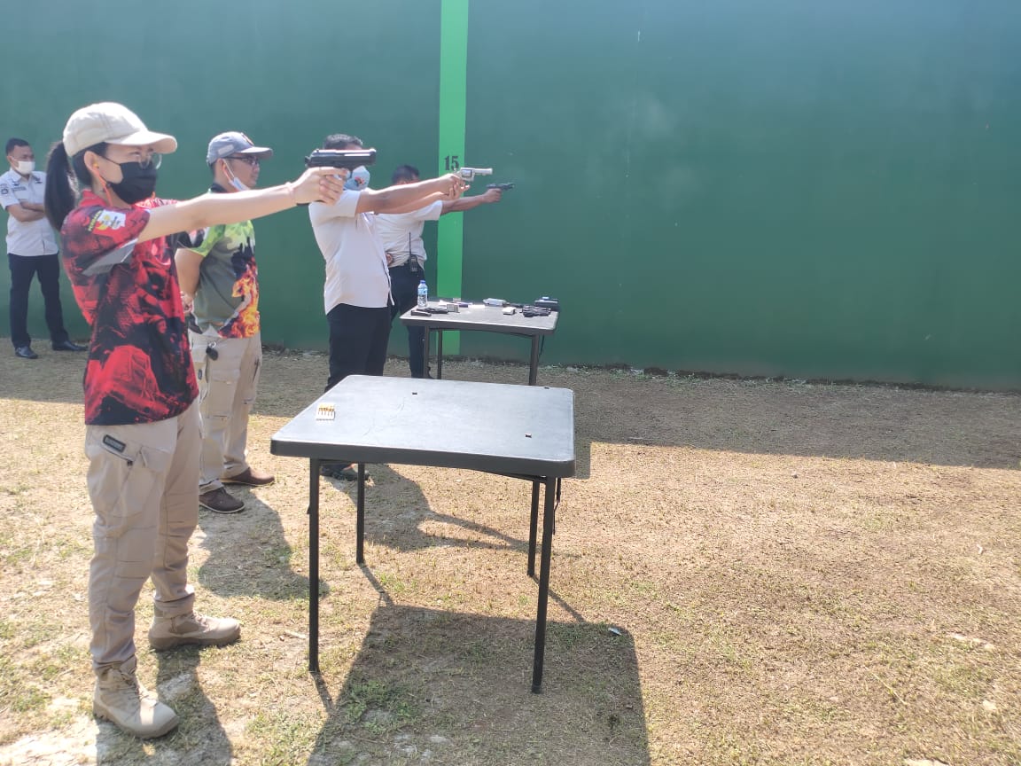 Gandeng Polres Lebak, Petugas Lapas Rangkasbitung Gelar Latihan Menembak