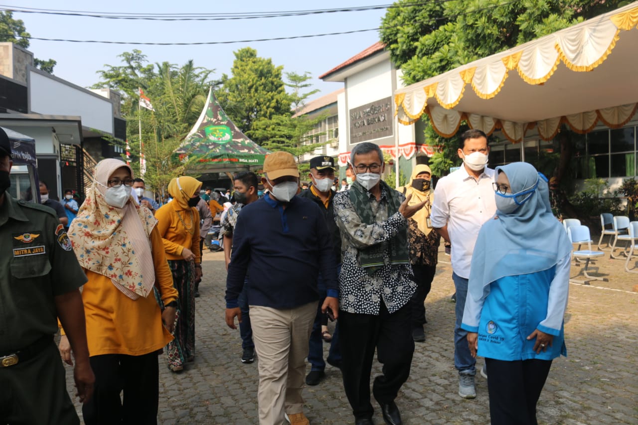 Gebyar Vaksinasi Jabar Juara Merdeka Covid-19 Wali Kota Hadiri Acara di SMAN Kota Bekasi