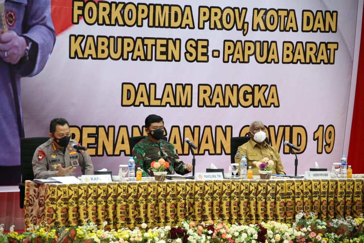 Kapolri Minta Terapkan Pendekatan Adat Istiadat Ajak Warga Papua Barat Isolasi di Isoter