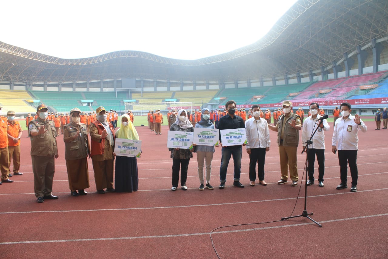 Apel Senin di Rangkai Dengan Penyerahan Bantuan CSR dan Penghargaan