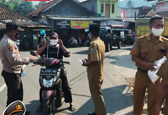 Personil Polsek Jiput Imbau Warga Disiplin Patuhi Protokol Kesehatan