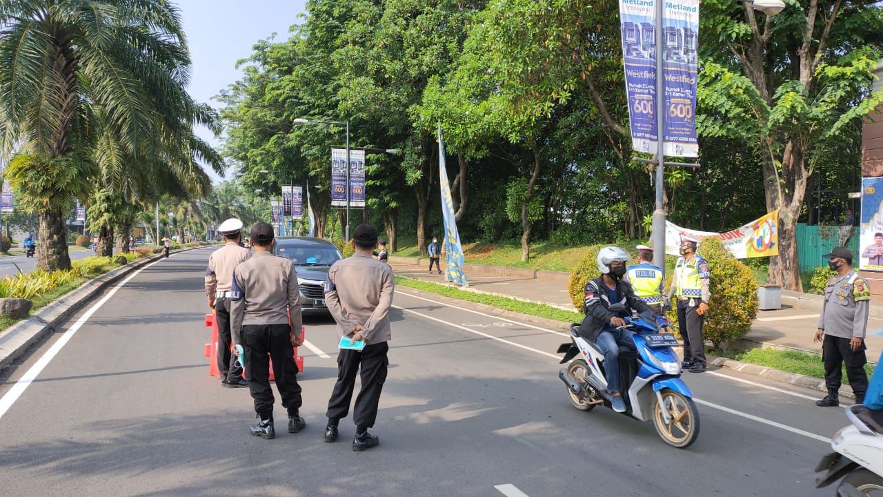 Dalam Rangka PPKM Level 3 Polsek Cileungsi Laksanakan Ops Yustisi Gabungan