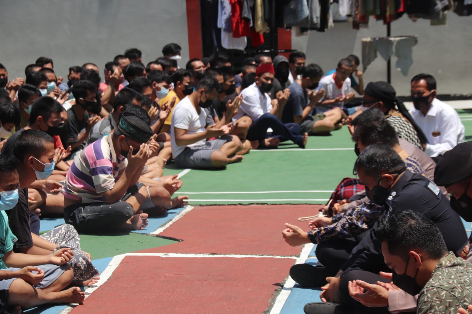 Kabid Humas Polda Banten dan Kapolres Serang Kota Kunjungi Rutan Serang, Ajak Warga Binaan Doa Bersama