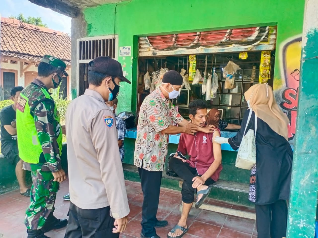 Door to Door, Polsek Kota Pandeglang dan Puskesmas Vaksinasi Warga