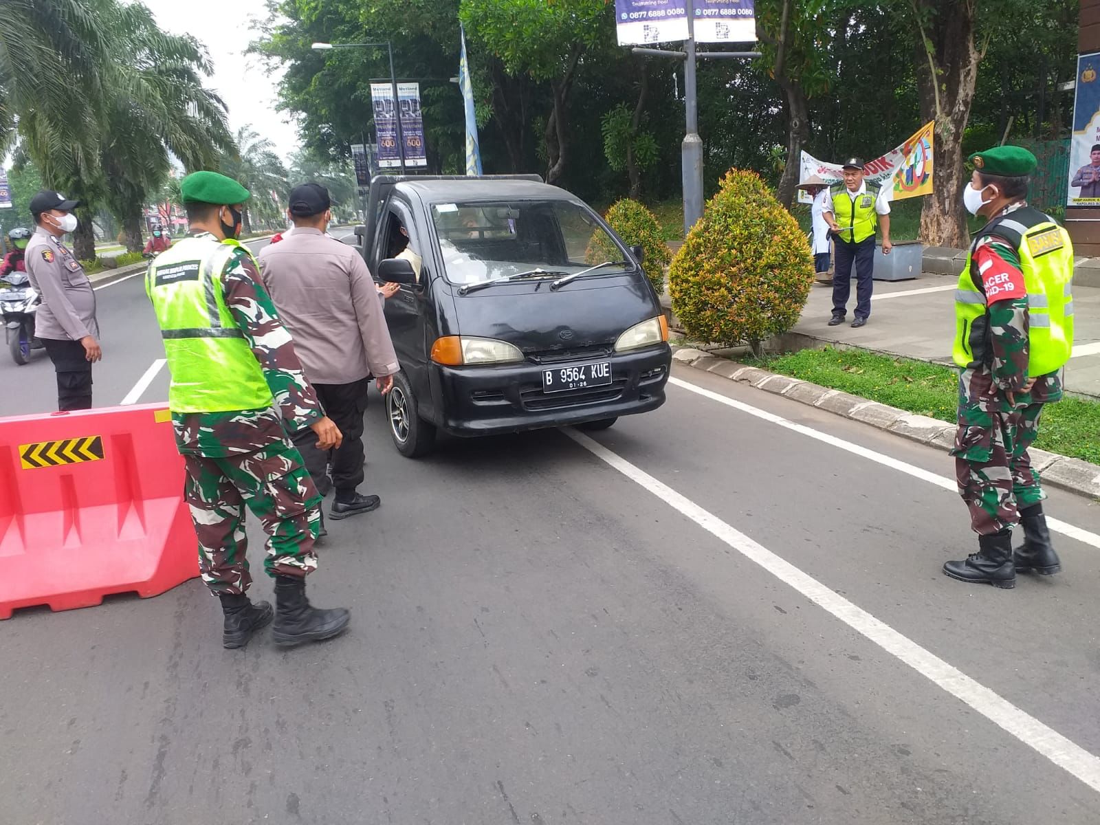 Demi Mengurangi Mobilitas Masyarakat Polsek Cileungsi Lakukan Ops PPKM Level 3