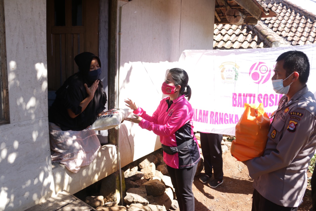 Peringati HKGB ke-69, Bhayangkari Daerah Banten Melaksanakan Bakti Sosial