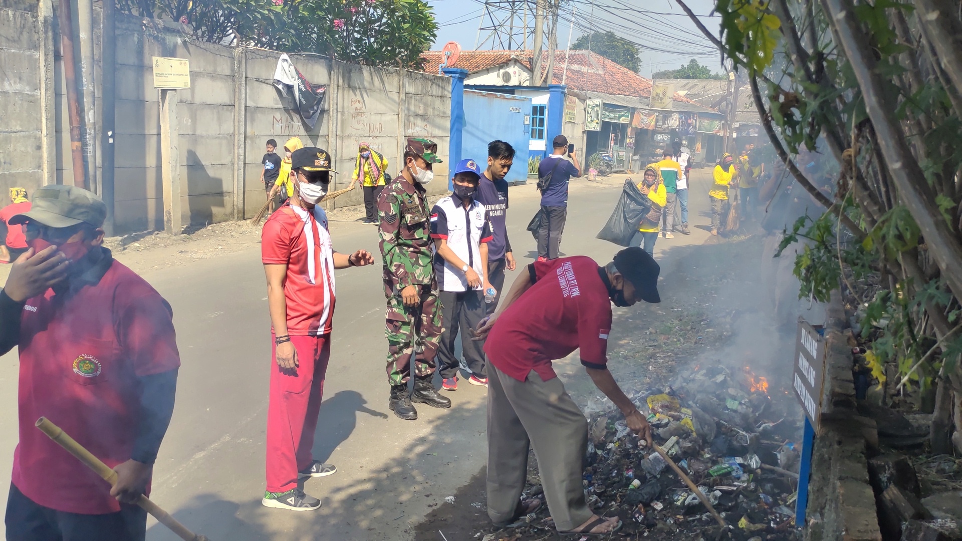 Gerakan Bersatu Untuk Indonesia Bersih Memperingati Word Cleanup Oleh Pemdes Leuwinutug