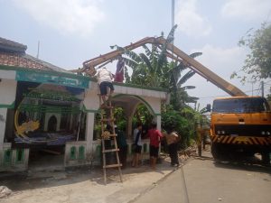 Warga Desa Neglasari Blok Pertemuan Gotong-royong Pengecoran Masjid At Taqwa Kecamatan Dermaga