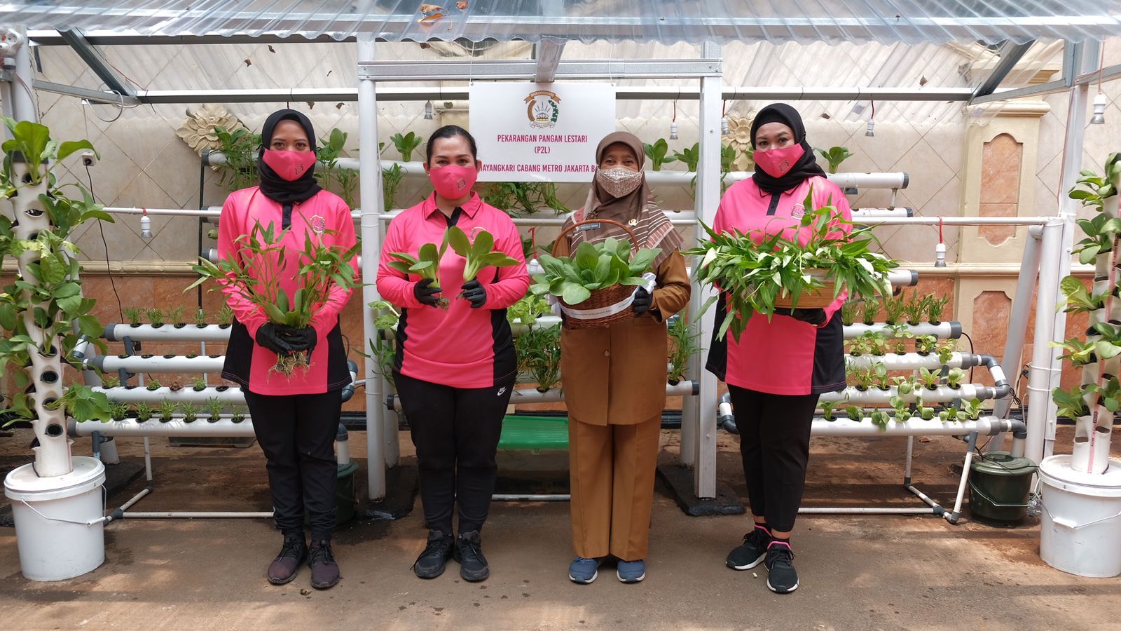 Istimewa, Bhayangkari Cabang Metro Jakbar Raih Juara 2 Lomba Pekarangan Pangan