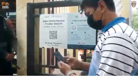 Cegah Penyebaran Covid-19, Masuk Polres Bogor Wajib QR Code Aplikasi Peduli Lindungi