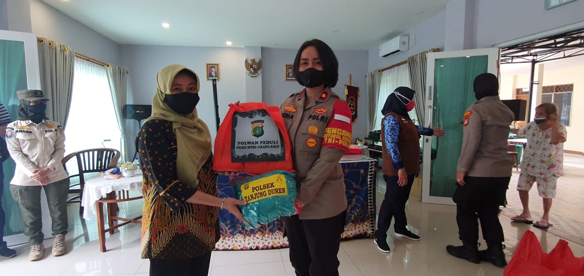 Dihari Kesaktian Pancasila, Polwan Polsek Tanjung Duren Adakan Program Peduli Kasih