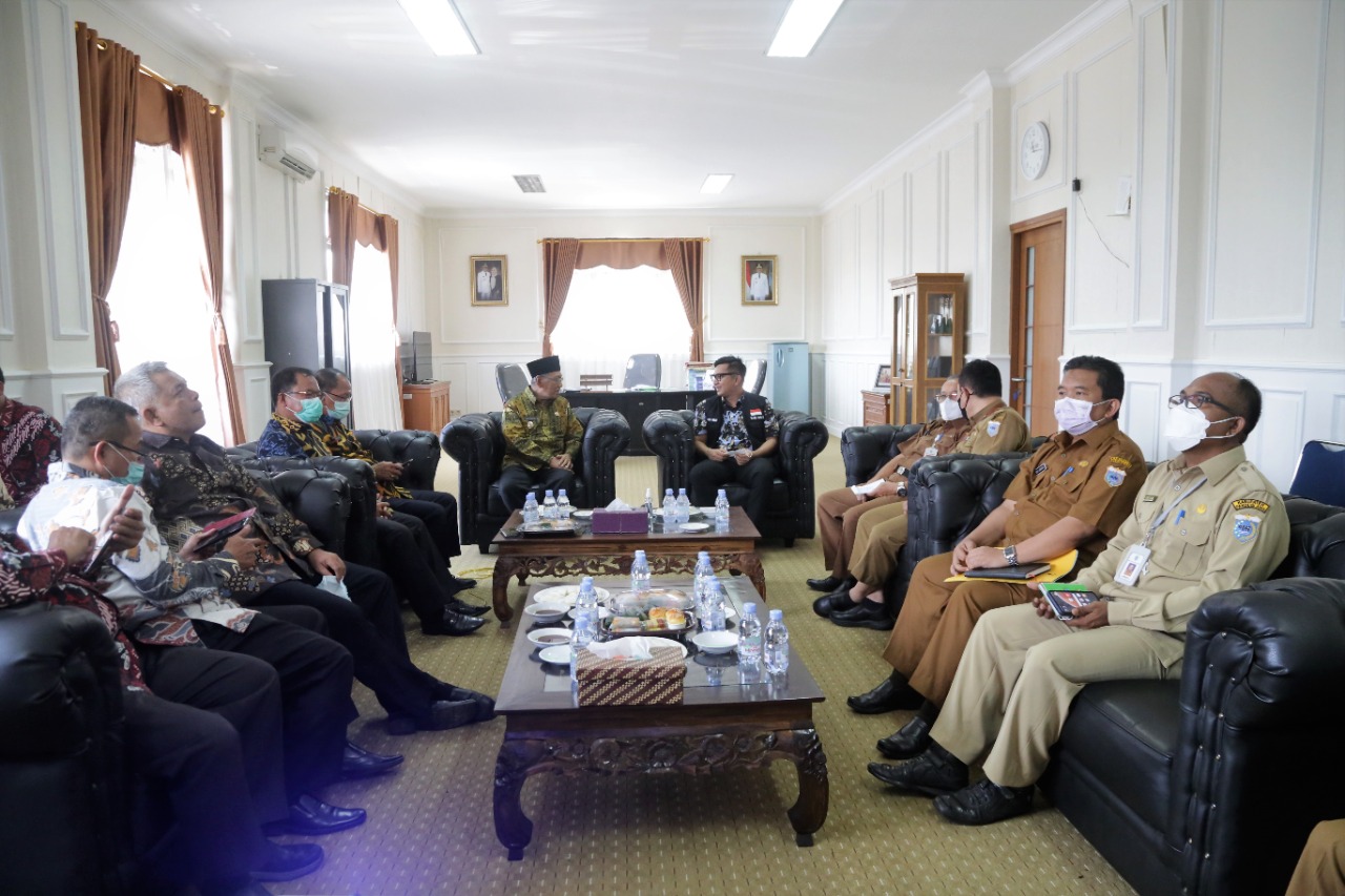 Kunjungi Pandeglang, Pejabat Banyu Asin Tertarik Kembangkan Talas Beneng