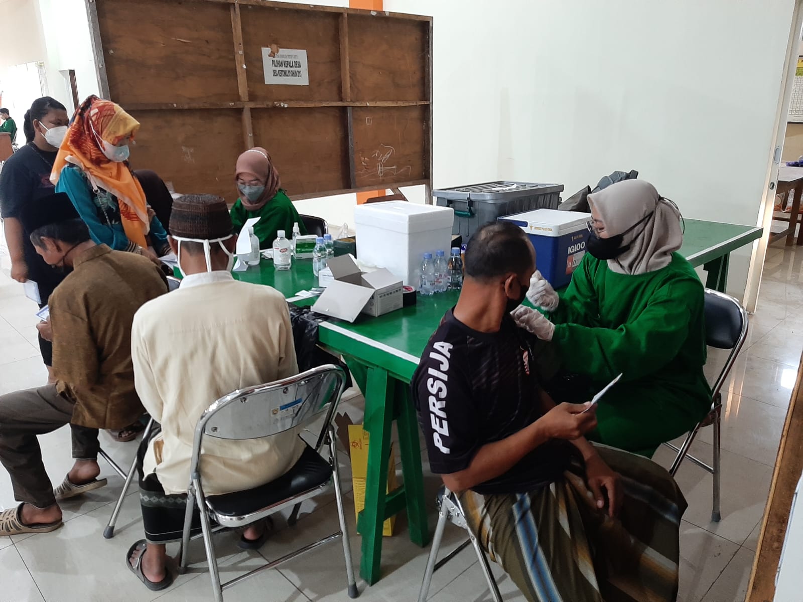 Polres Kendal Kembali Gelar Vaksinasi Malam Hari Di Aula Balaidesa Kertomulyo Brangsong