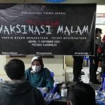 Tanpa Kenal Lelah Kapolres Kendal Turun Langsung Awasi Vaksinasi Malam Di Mapolsek Sukorejo