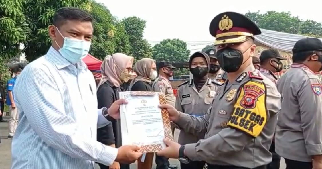 Nakes dan Relawan sebanyak 49 org mendapatkan penghargaan