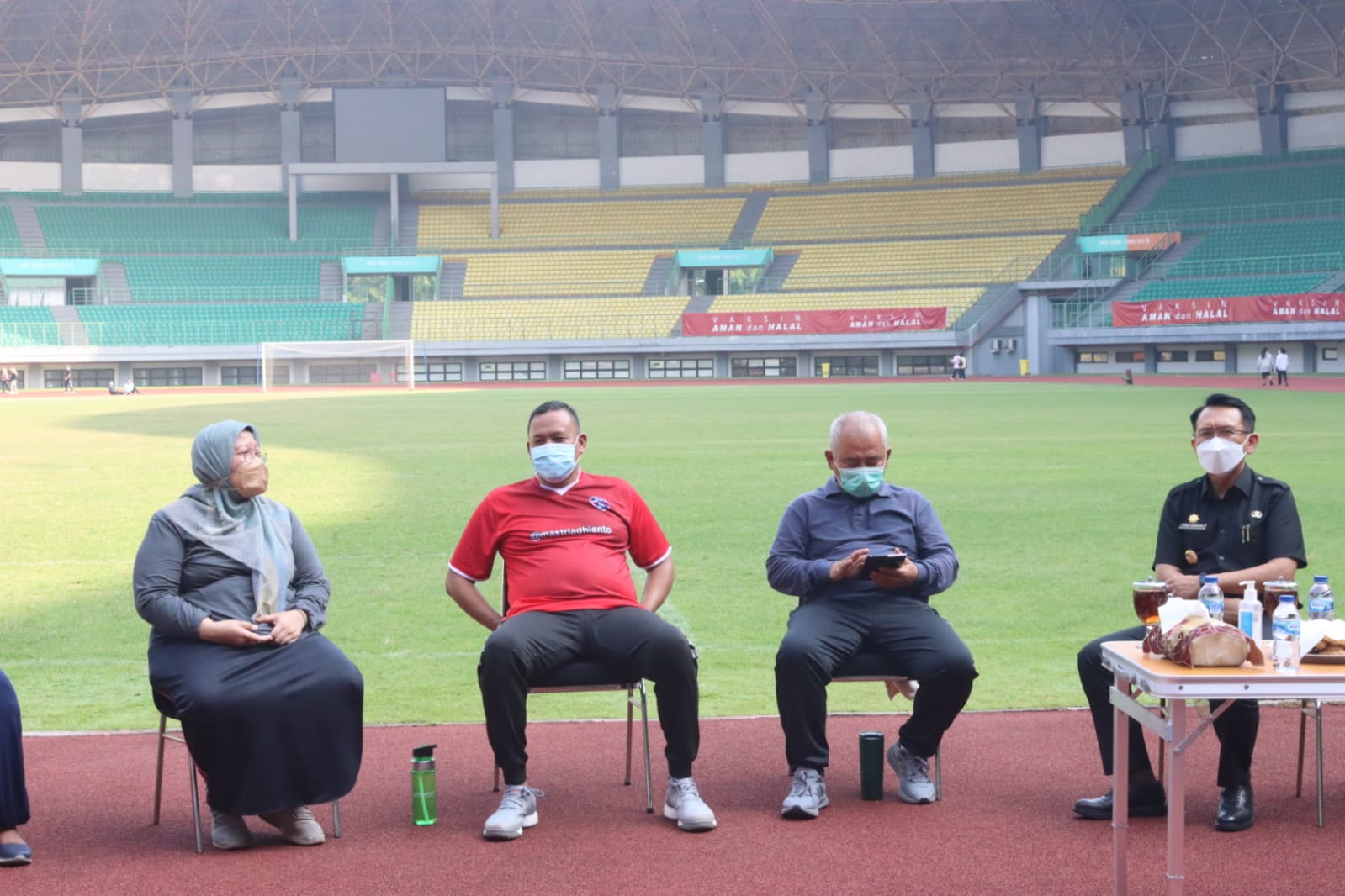 PJ Bupati Bekasi Temui Wali Kota Bekasi di Stadion Patriot Candrabhaga