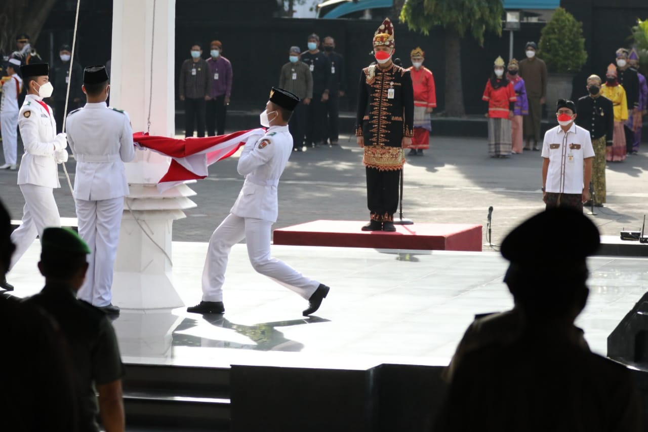 Peringati Sumpah Pemuda, Ganjar Pakai Pakaian Adat Aceh Saat Upacara