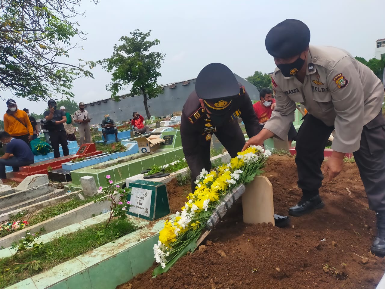 Polres Metro Jakarta Barat Gelar Upacara Pemberangkatan Jenazah Anggota Polri