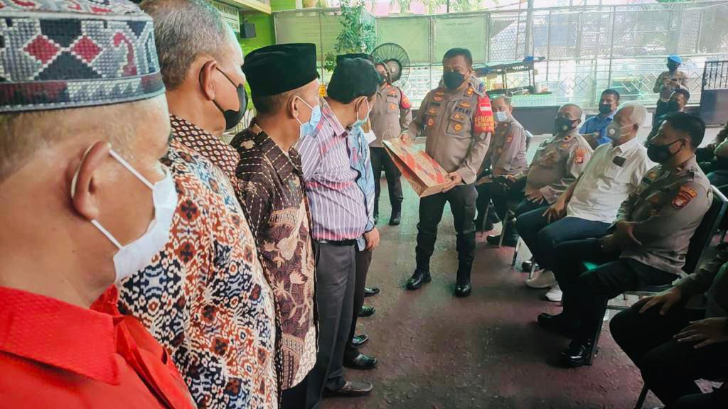 Polsek Metro Taman Sari Lepas 6 Anggota Yang Masuk Masa Purna Bakti