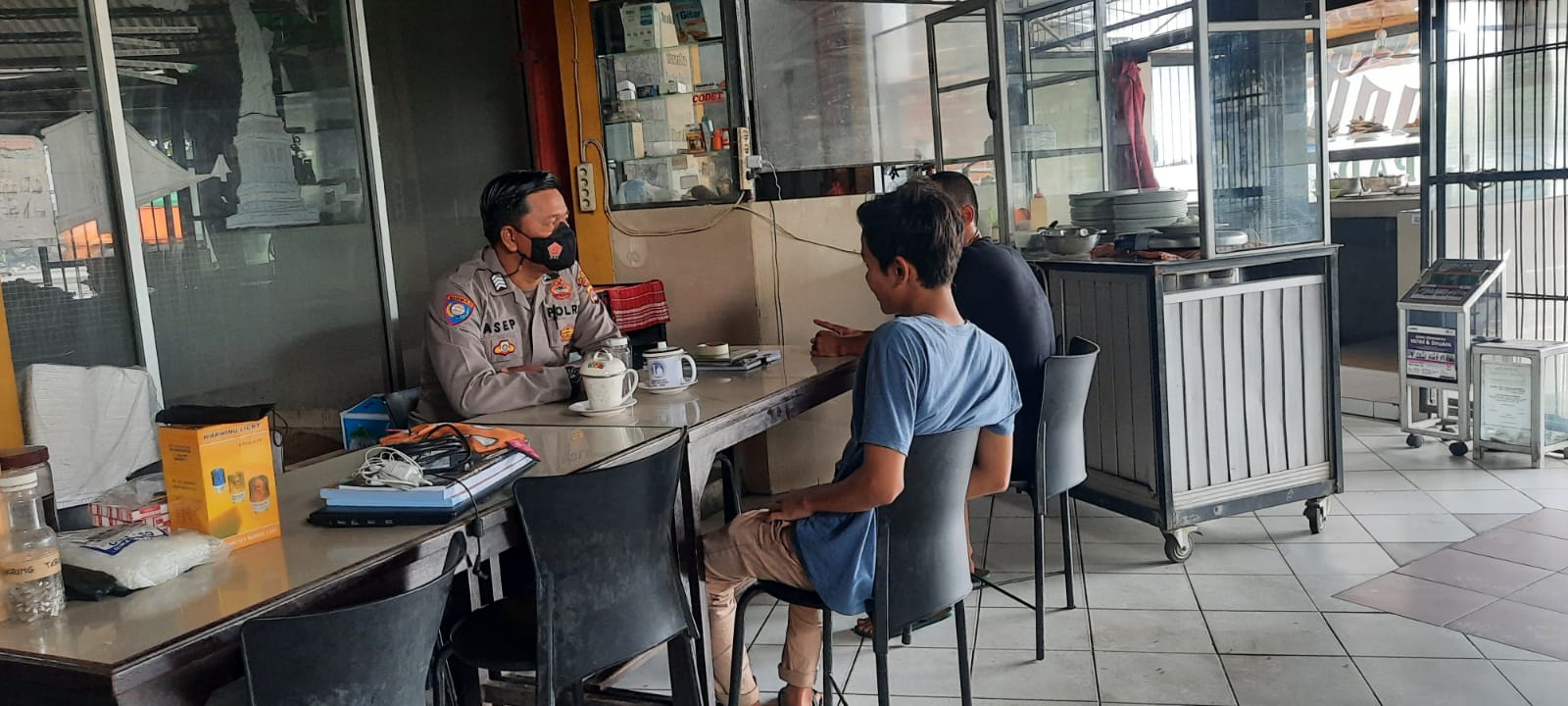 Laksanakan Commander Wish Kapolda Banten, Bhabinkamtibmas "Yuk Ngopi Wae"